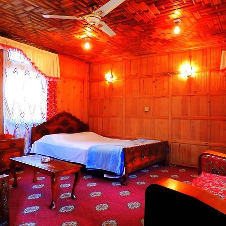 Raja'S Palace Houseboat - Kashmir Srīnagar Pokoj fotografie